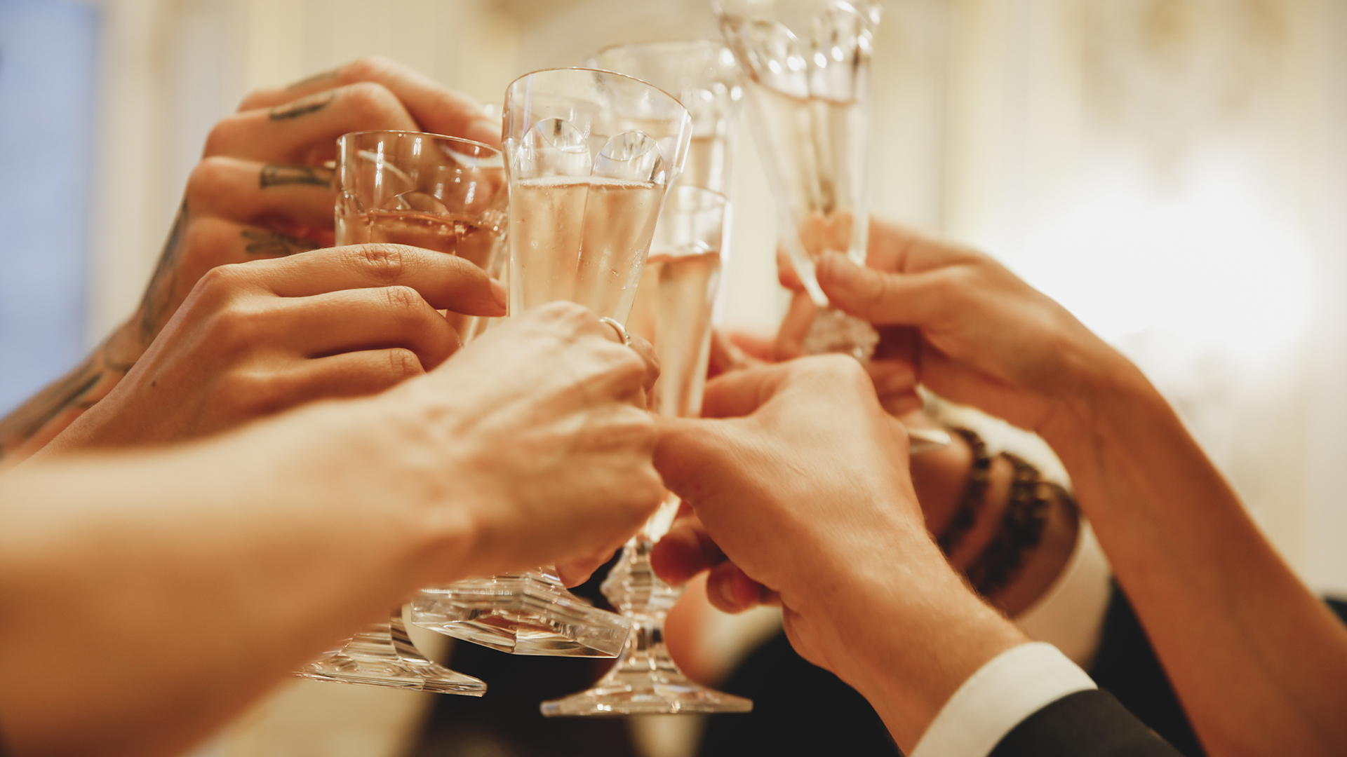 Campagne social media pour French Bloom, vin pétillant sans alcool, projet de direction artistique par Irène Saint-Louis